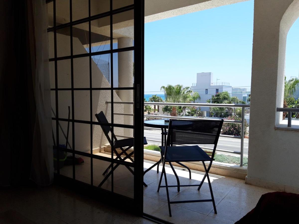 La Veranda Sea View Apartments Larnaca Ngoại thất bức ảnh
