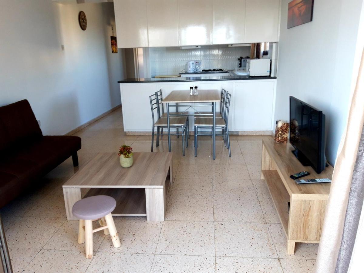 La Veranda Sea View Apartments Larnaca Ngoại thất bức ảnh