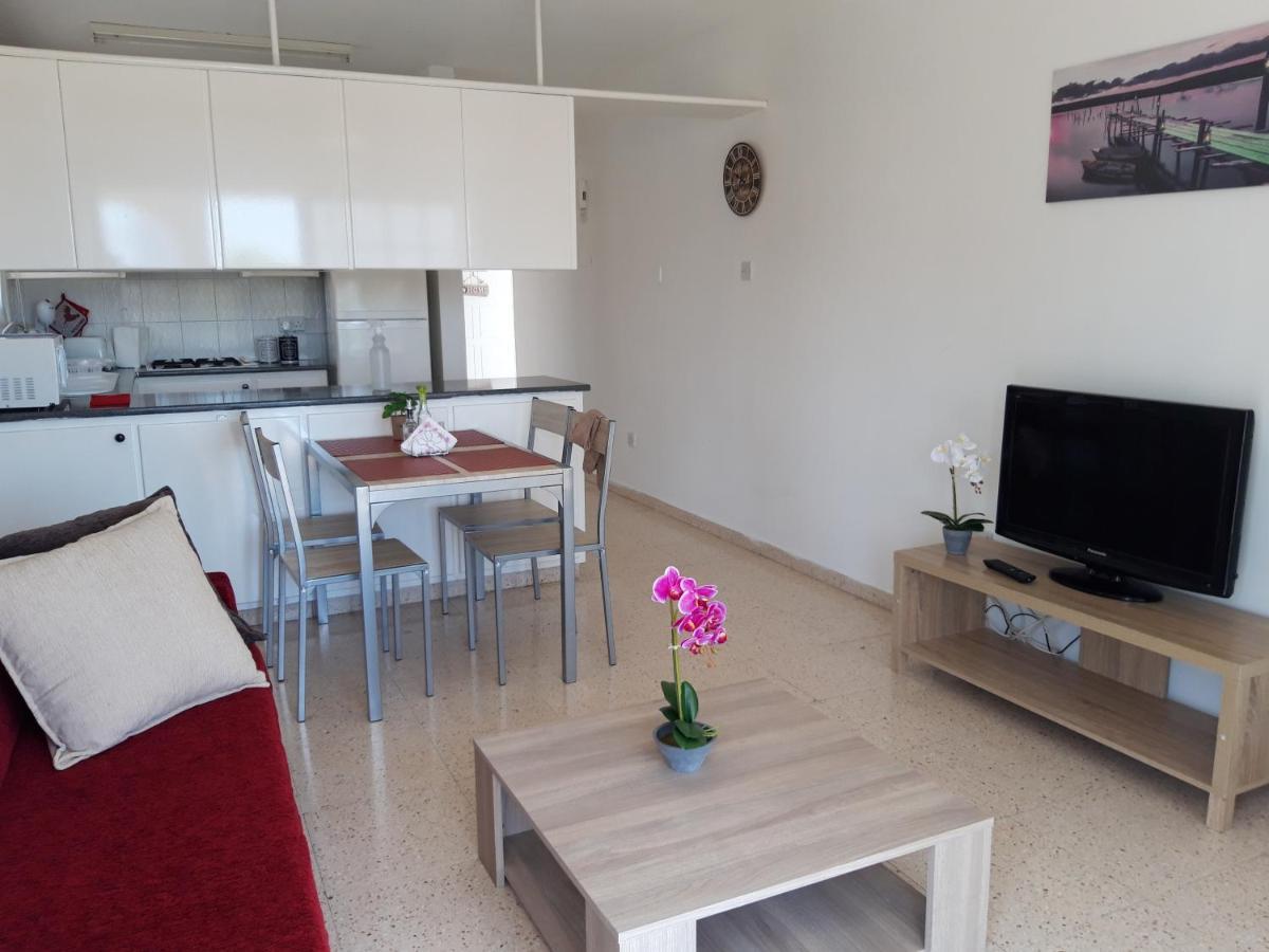 La Veranda Sea View Apartments Larnaca Ngoại thất bức ảnh